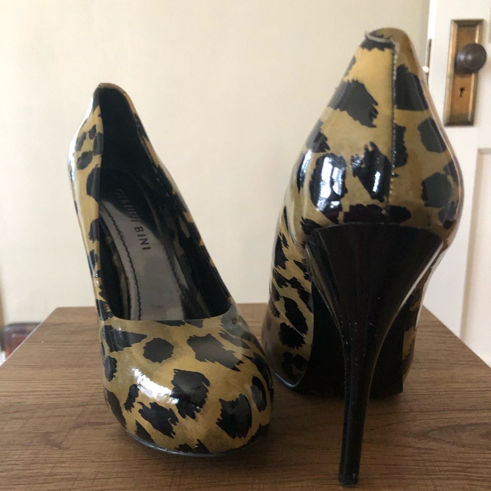 Heels - Picture 2 of 5